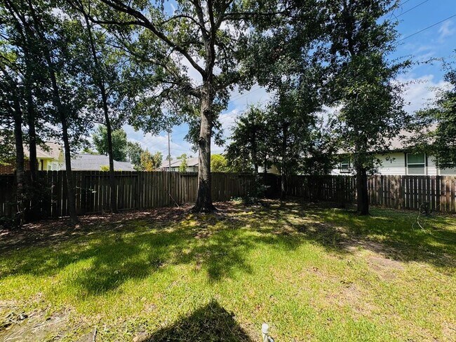 Building Photo - 25915 Drybrook Rd