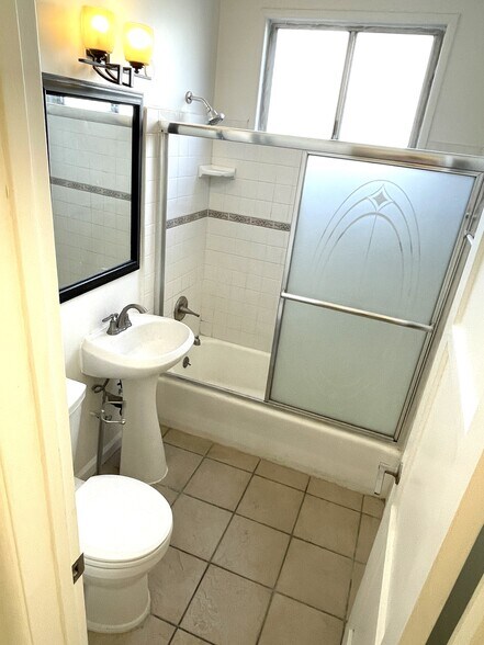 Building Photo - 628 S Pacific Coast Hwy