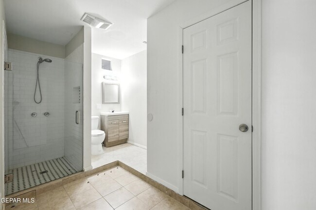 Building Photo - 9674 Stonehaven Dr
