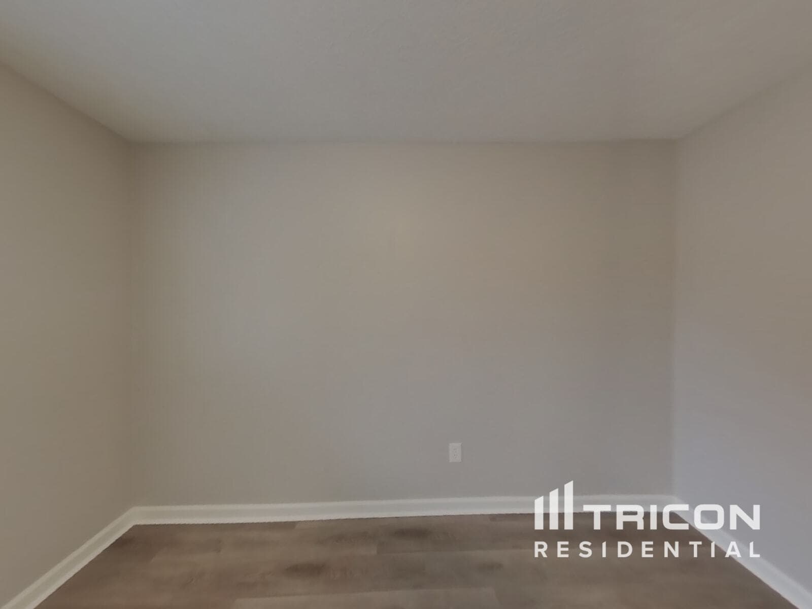 Building Photo - 362 Park Ct N