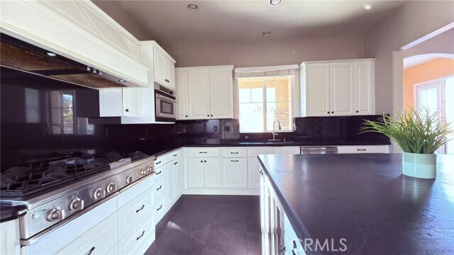 Building Photo - 8658 Edelweiss Dr