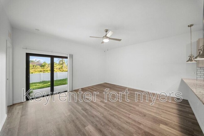 Building Photo - 26483 Sandhill Blvd