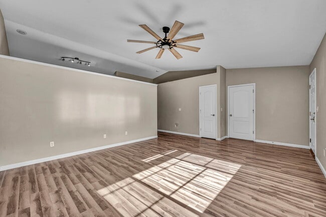 Building Photo - 17765 Oakview Ct