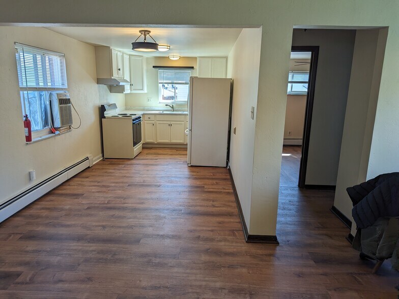 Building Photo - 708 Paul St