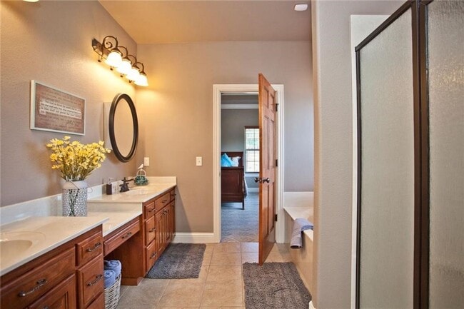 Building Photo - 1051 Hunters Pointe