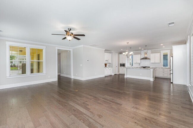 Building Photo - Exclusively Offered by Muse Realty Rentals...