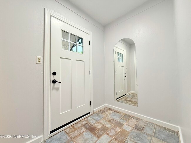 Building Photo - 1319 Azalea Dr