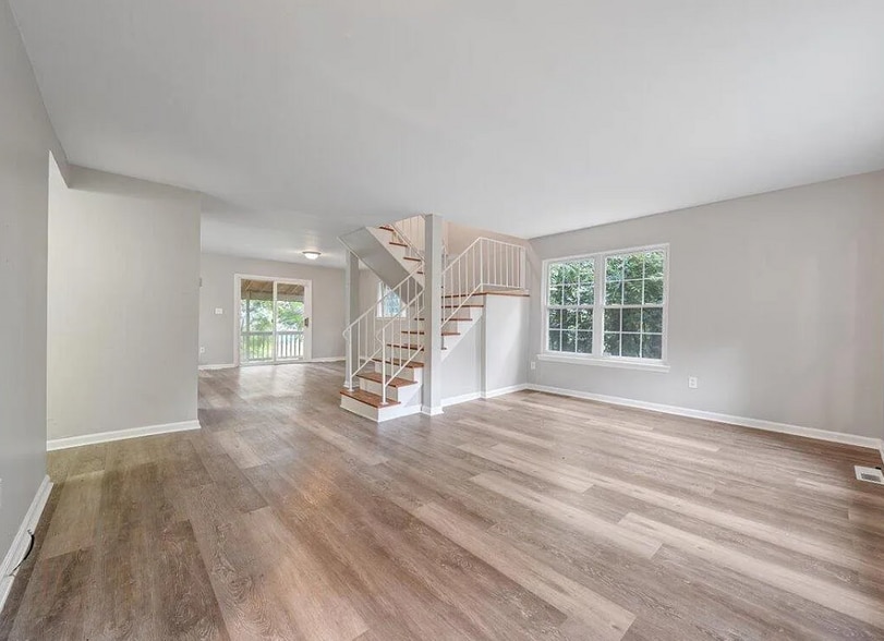 Building Photo - 1704 Elbert Dr
