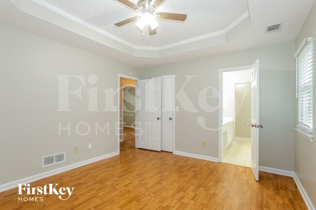 Building Photo - 205 Lakefront Dr