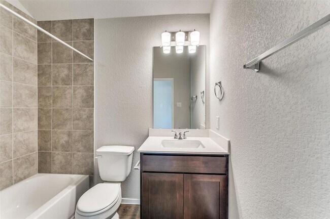 Building Photo - 147 Shugart St