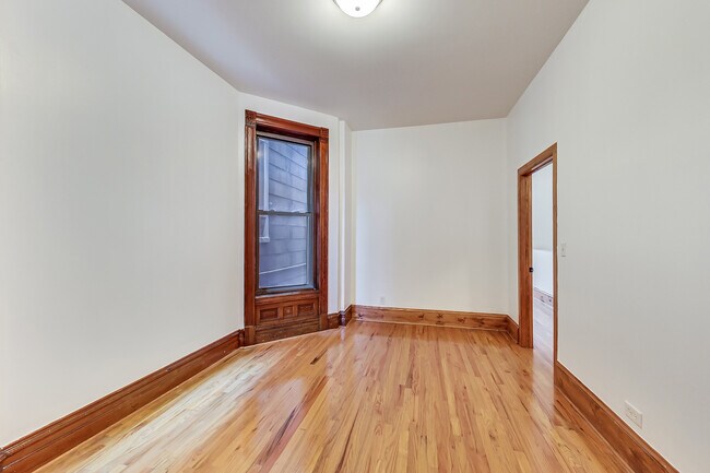 Building Photo - 1138 W Addison St