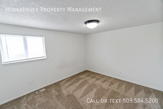 Building Photo - Duplex on the North Side