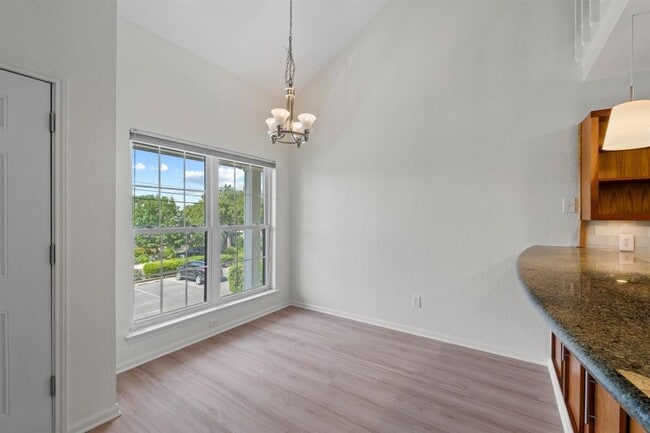 Building Photo - 1610 Waterston Ave