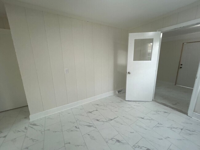 Building Photo - 3711 Kaiser Ave