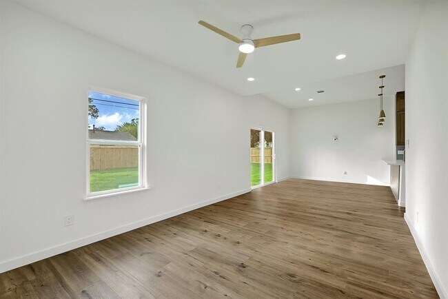 Building Photo - 5731 Belvedere Dr