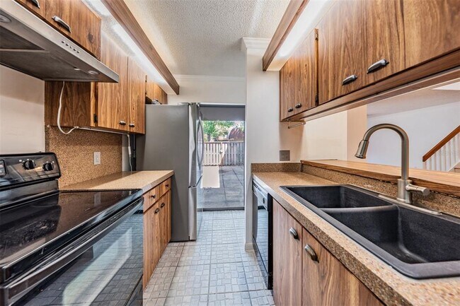 Building Photo - 2710 4th Ct