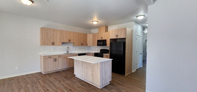 Building Photo - FREE RENT - Beautiful New Construction in McMinnville