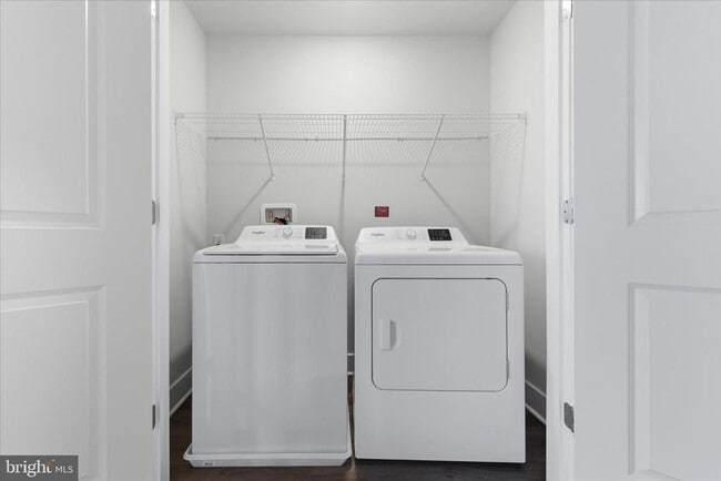 Building Photo - 133 Lakota St