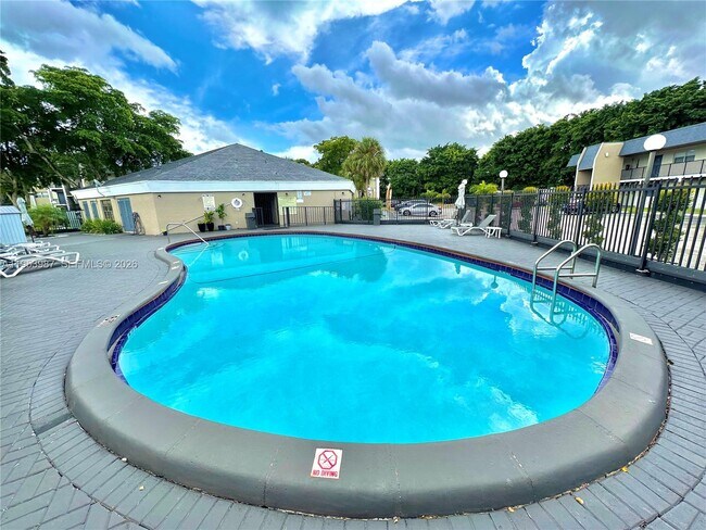 Building Photo - 8000 Fairview Dr