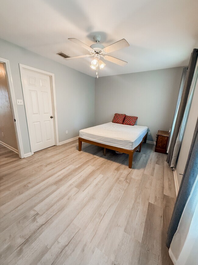 Building Photo - 23 Old Courthouse Way