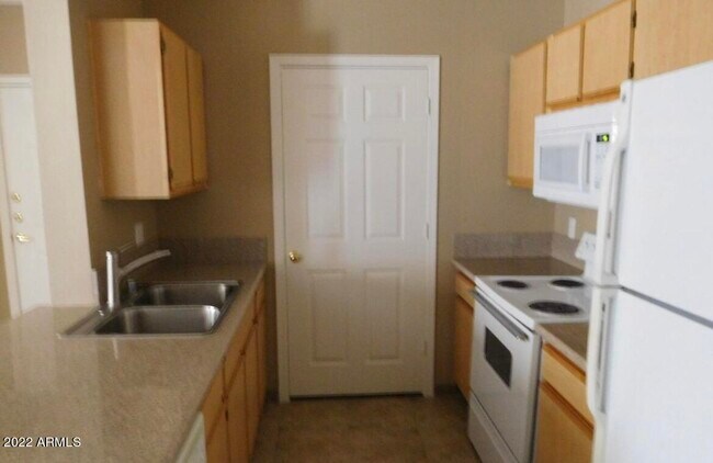 Building Photo - 5345 E Van Buren St