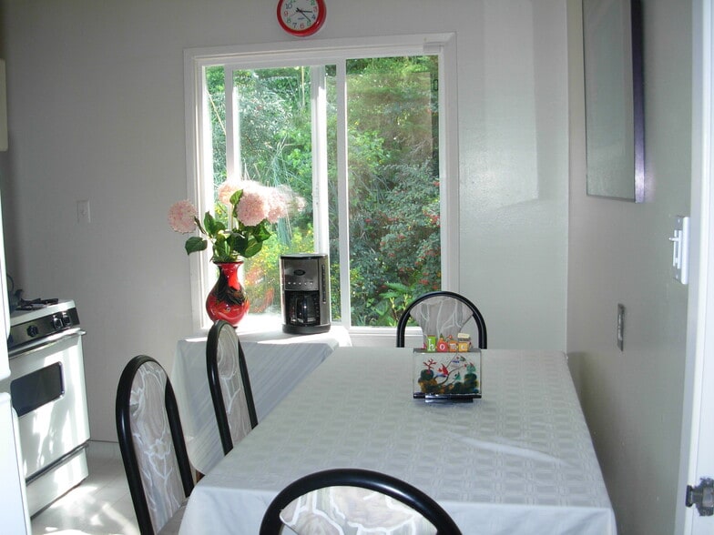 kitchen when furnished - 124 Dellbrook Ave