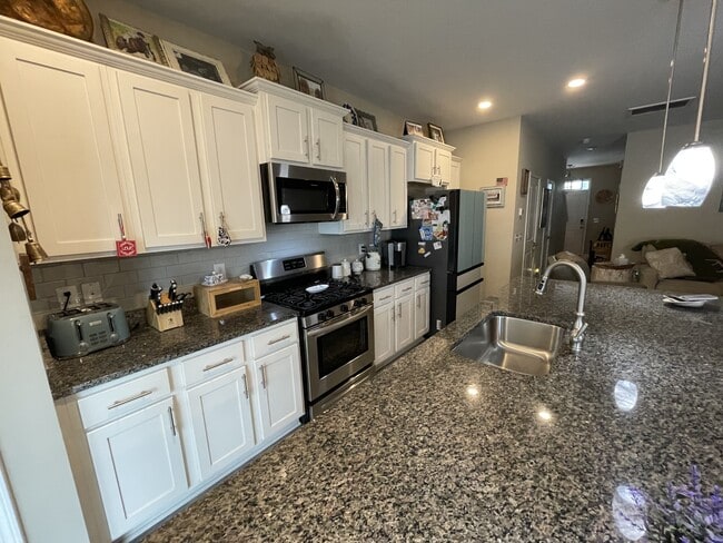 Building Photo - 609 Hilchot Dr