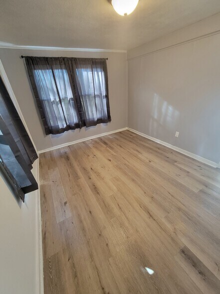 Building Photo - 513 W 7th Ave