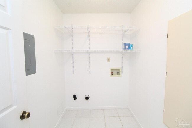 Building Photo - 8154 Treetop Ln