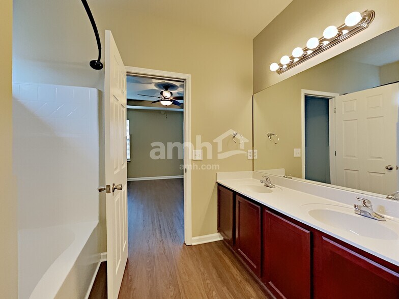 Building Photo - 128 McKain Xing