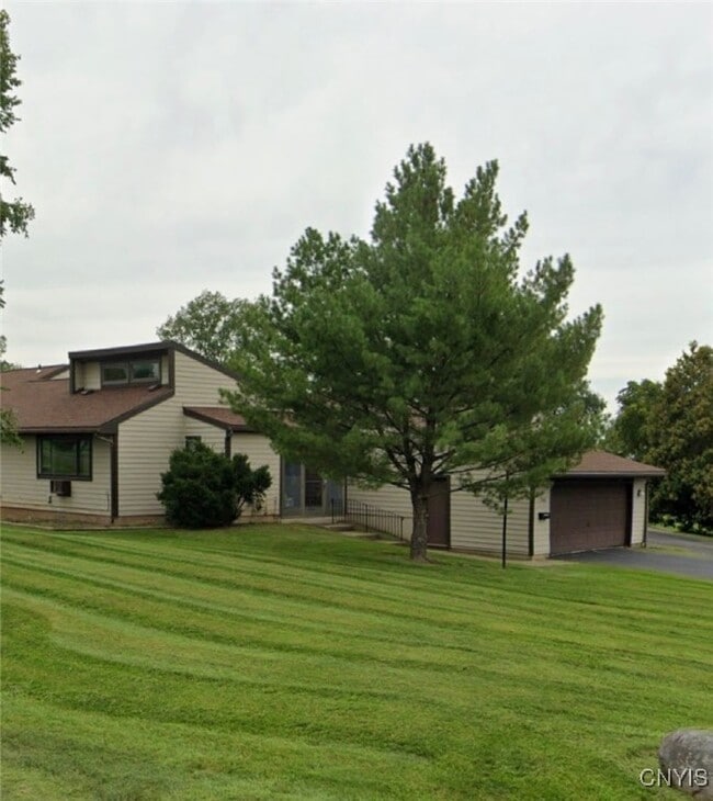Building Photo - 746 Village Blvd S
