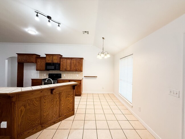 Building Photo - 3 Bed - 2 Bath - 2 Car Garage in OKC! FULL...