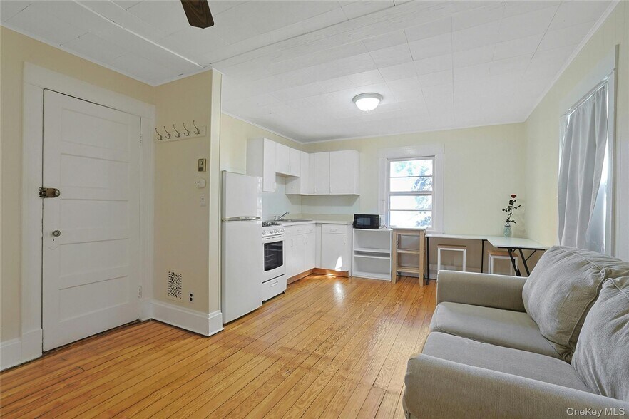 Building Photo - 105 S Broadway