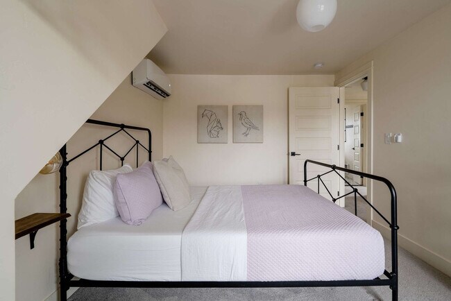 Building Photo - 3324 SE 24th Ave