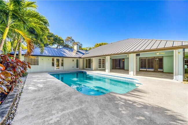 Building Photo - 7 Oakwood Dr