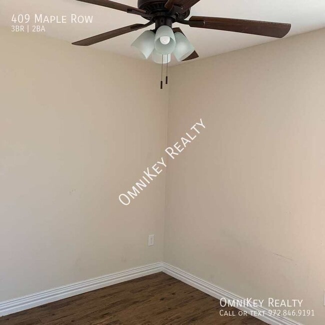 Building Photo - 409 Maple Row