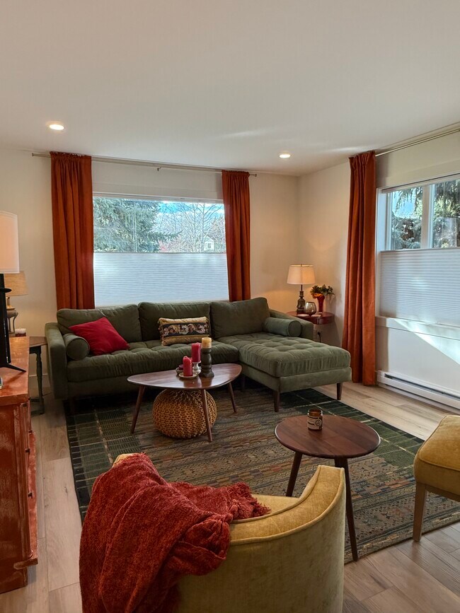 Building Photo - 2612 Westridge Dr