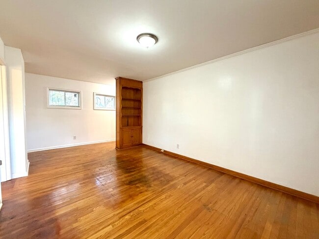 Building Photo - 887 Elwood Dr