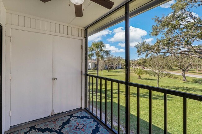 Building Photo - 122 E Cypress Ct