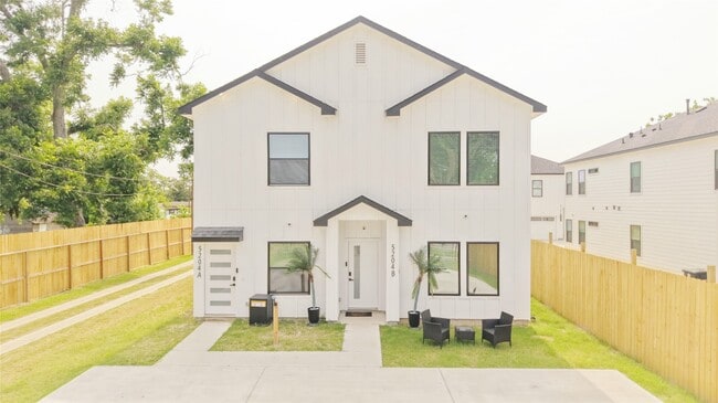 Building Photo - 5204 Gold St