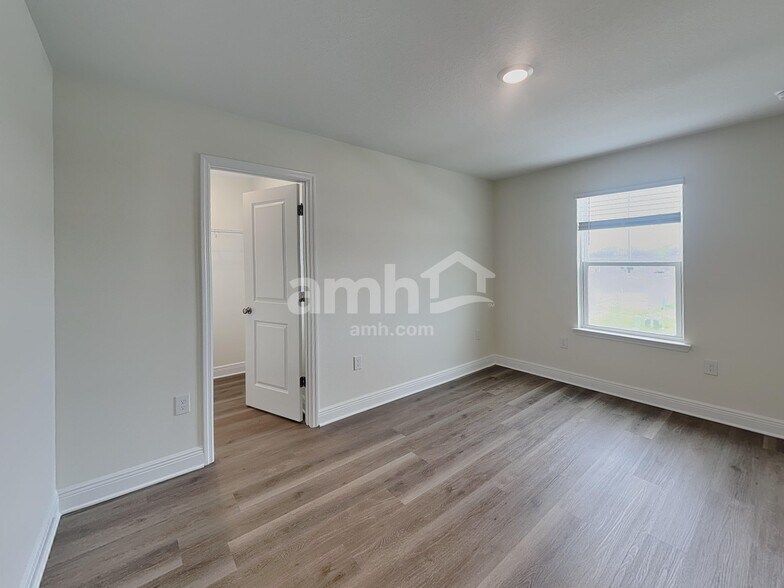 Building Photo - 1762 Meadowgrove Ave