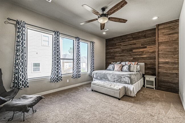 Building Photo - 5840 Darling St