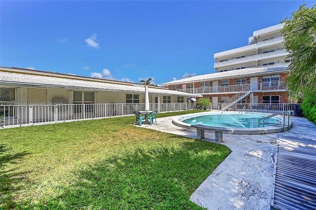 Building Photo - 3217 NE 11th St