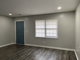 Building Photo - 438 Charleston Ln