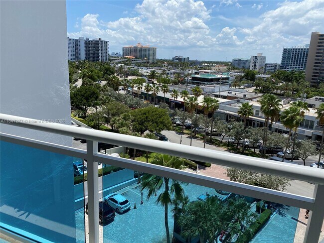Building Photo - 3430 Galt Ocean Dr
