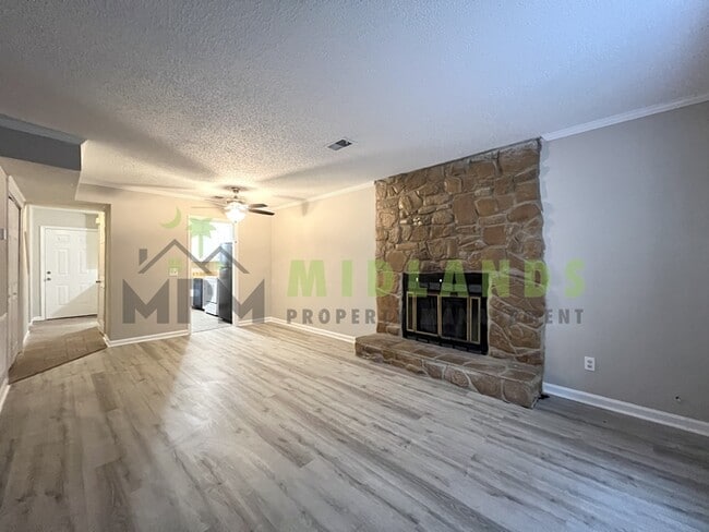 Building Photo - 204 S Cromwell St