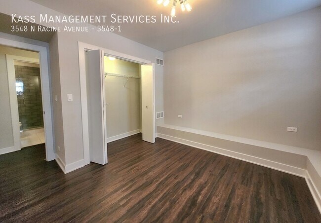 Building Photo - 3548 N Racine Ave