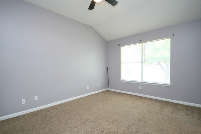 Building Photo - 105 Oakline Dr