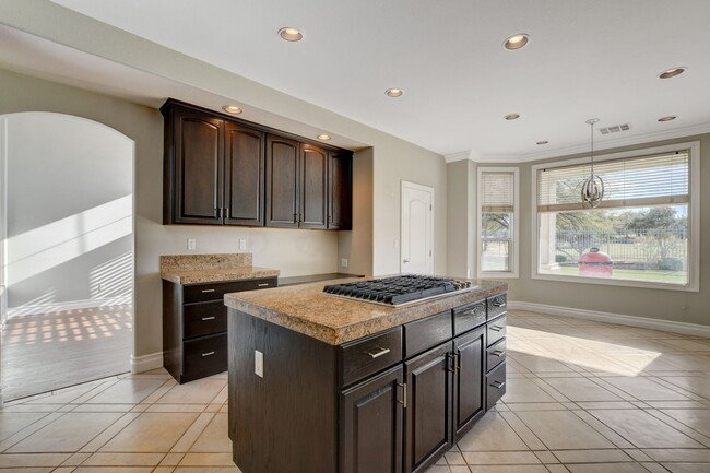 Building Photo - Guard-Gated Golf Course Living on the 14th Green!