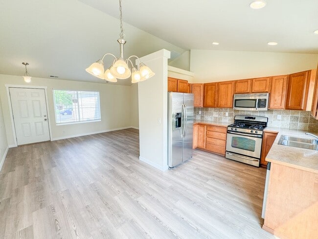 Building Photo - Amazing single level Rancher in Post Falls